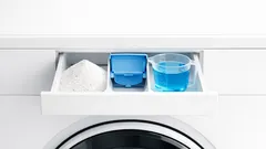 Die kleine Klappe im Waschmittelfach: so verhinderst du Rückstände und muffige Wäsche