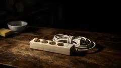 Vergilbte Steckdosenleiste reinigen: so wird sie mit Essigwasser wieder deutlich frischer